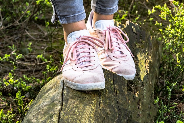 De laatste trends in damessneakers om je stijl op te frissen